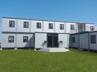 集裝箱活動(dòng)室基于標(biāo)準(zhǔn)的鋼制底盤，可以衍生出